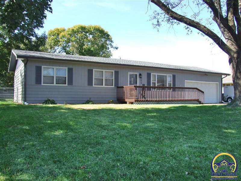 Property Photo:  411 Chestnut St  KS 66539 