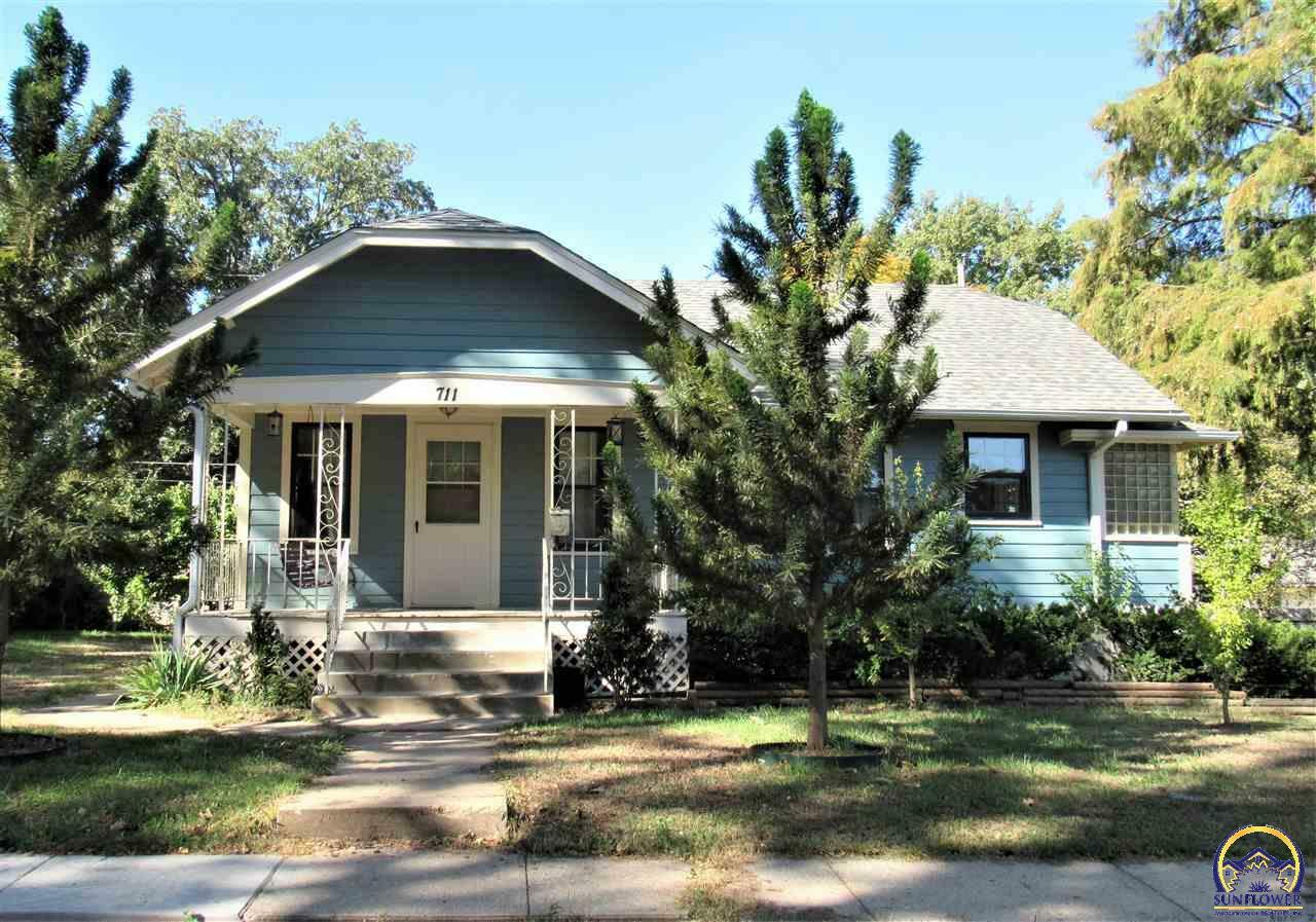 Property Photo: 711 SW Park Ln KS 66606