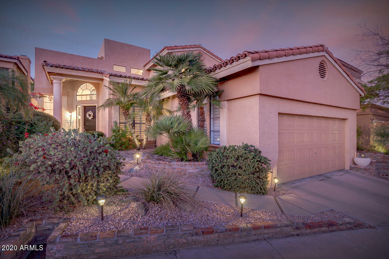 Property Photo:  1058 E Shangri La Road  AZ 85020 