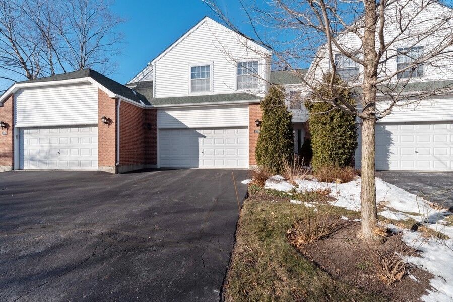 Property Photo:  120 Pembroke Circle  IL 60044 