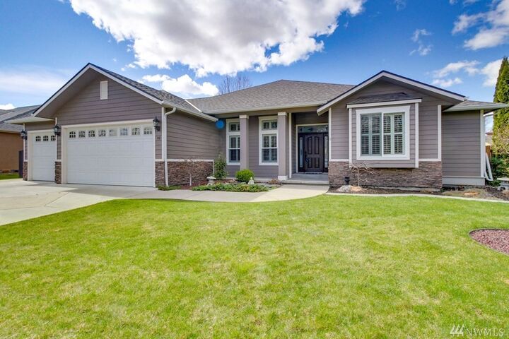 Property Photo:  46 Angelo Place  WA 99362 