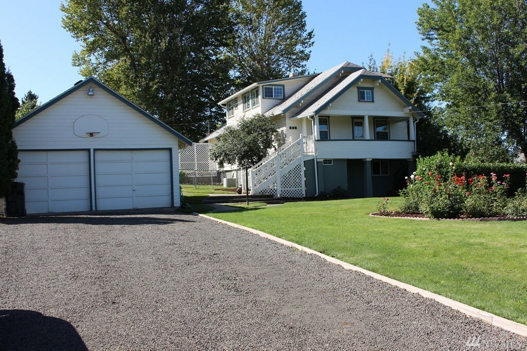 Property Photo:  606 SE 4th St  WA 99324 