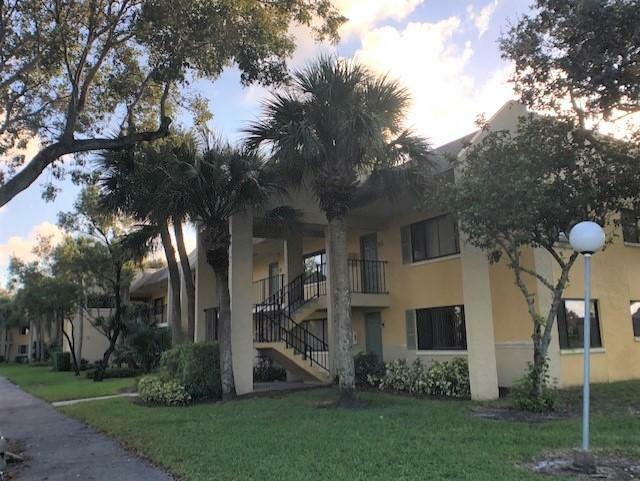 Property Photo: 420 Meadows Circle FL 33436