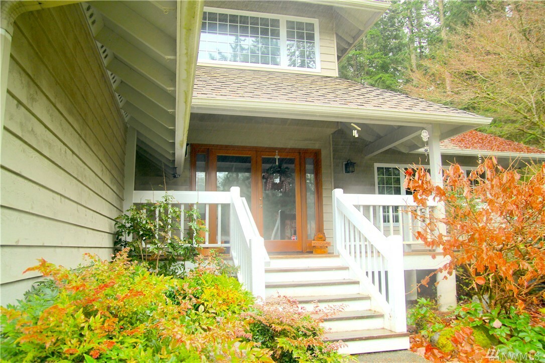 Property Photo:  14139 /14143 Woodcrest Lp NW  WA 98383 