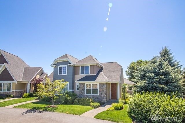 Property Photo:  1070 SE Garrison Village Wy  WA 99324 