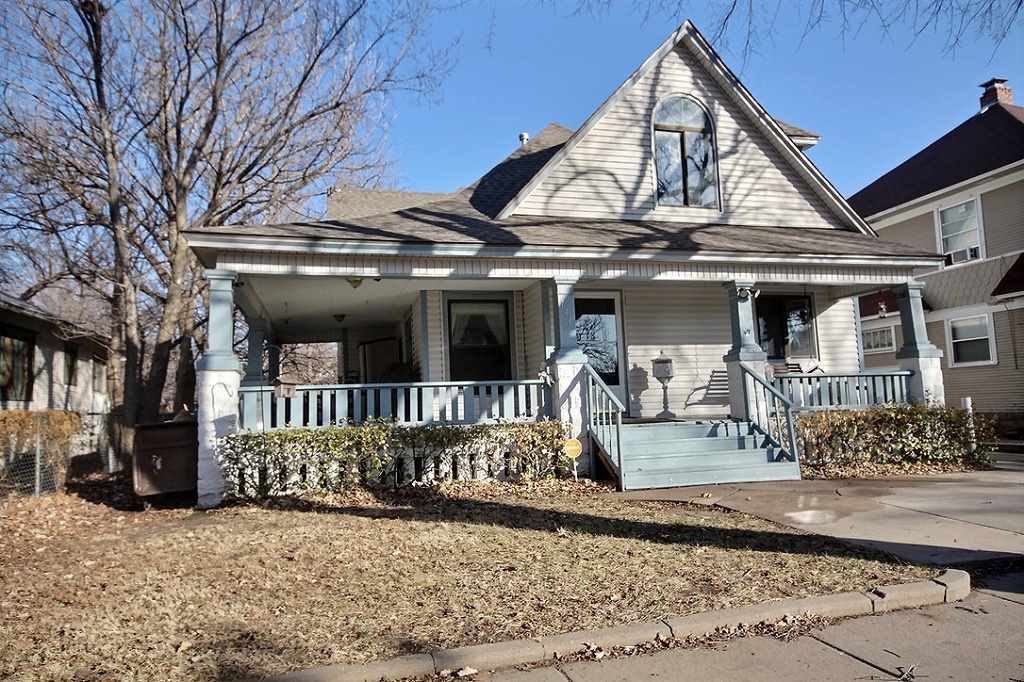 Property Photo:  140 S Green St  KS 67211 