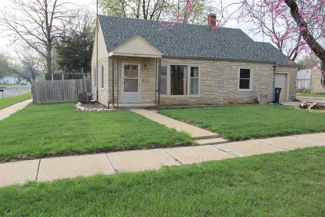 Property Photo:  725 S Topeka  KS 67042 