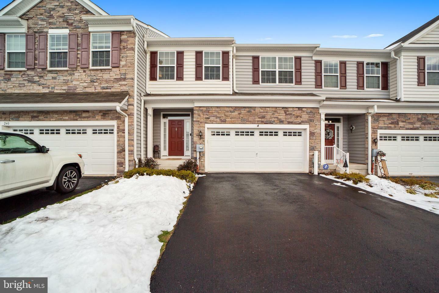 Property Photo: 238 Fairfield Cir W PA 19468