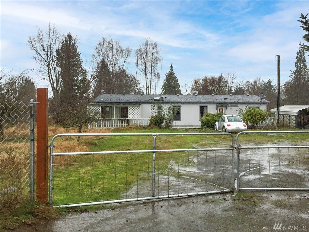 Property Photo:  423 N Gales St  WA 98362 