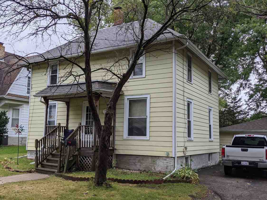 Property Photo:  1513 S State Street  IL 61008 