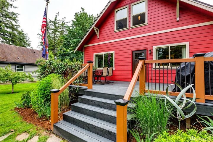 Property Photo:  407 W 2nd St  WA 98276 
