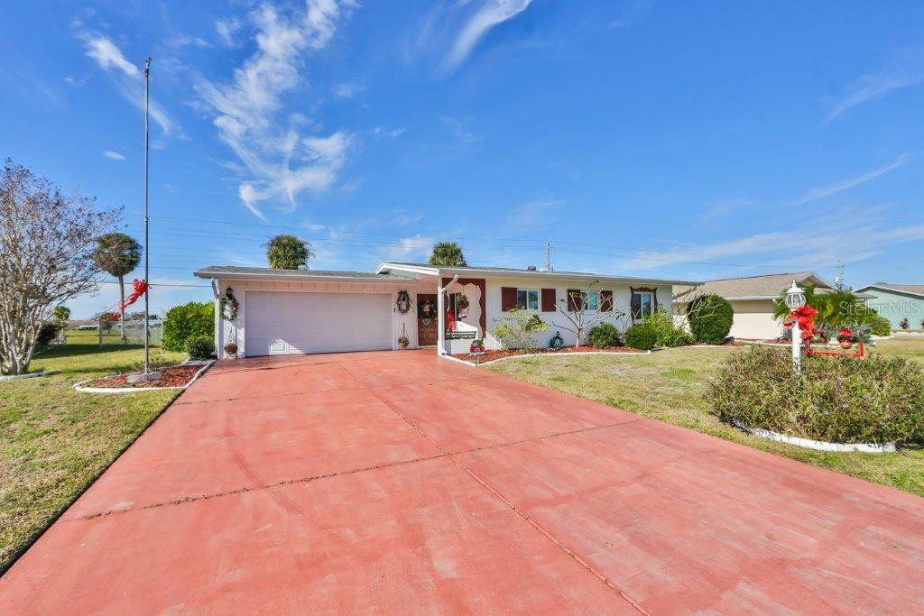 Property Photo:  1410 Fox Hills Drive  FL 33573 