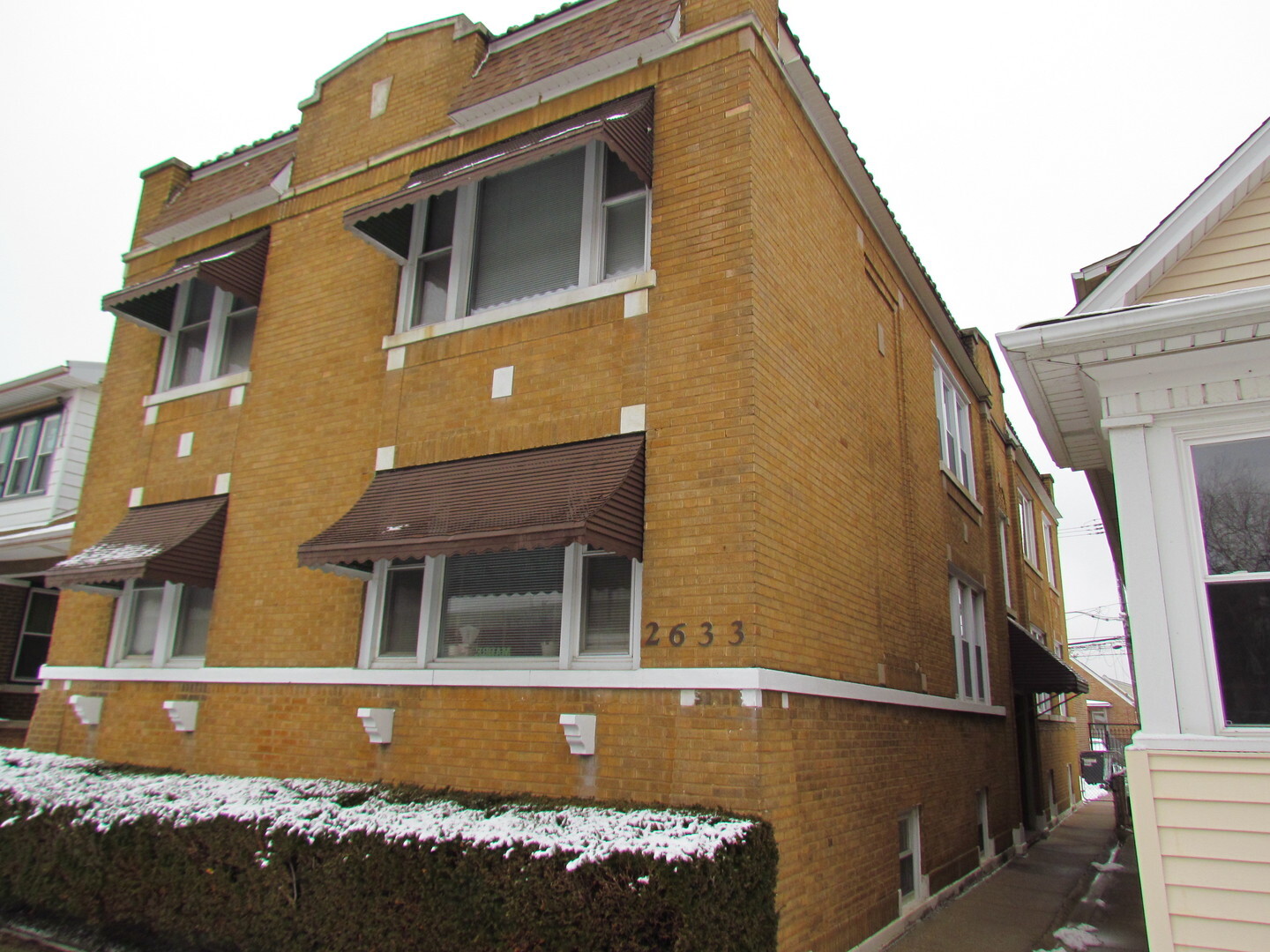 Property Photo: 2633 N Narragansett Avenue IL 60639