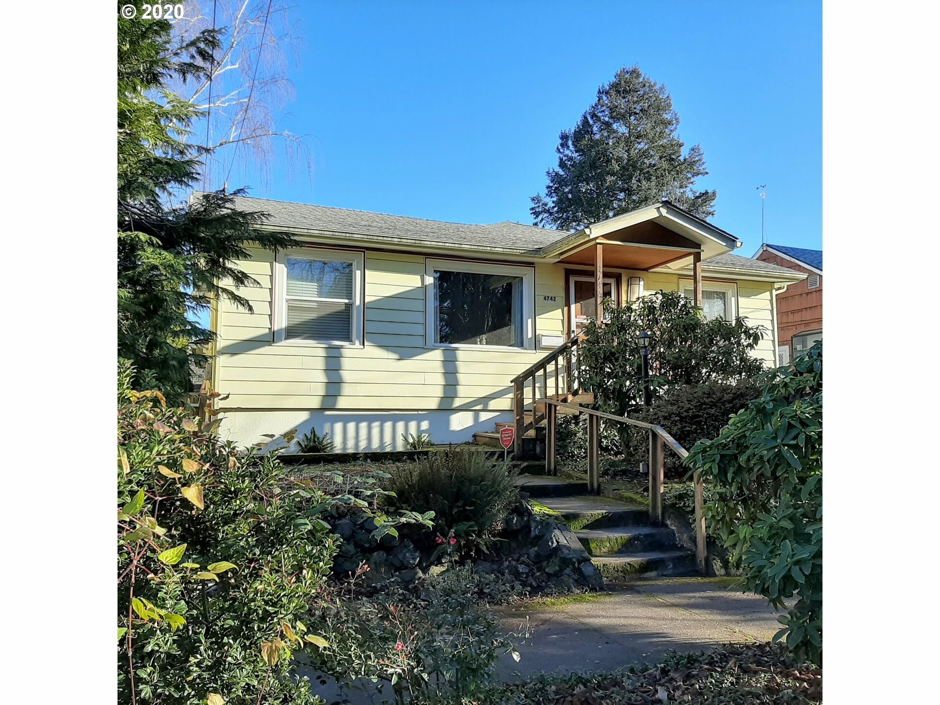 Property Photo: 4742 SE 36th Pl OR 97202
