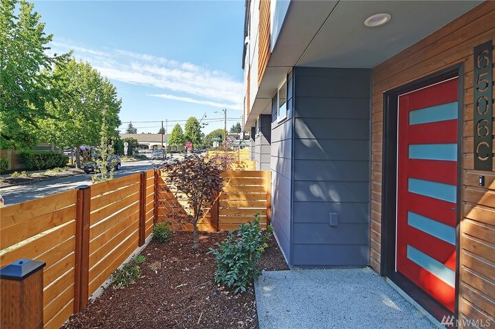 Property Photo: 6508 42nd Ave SW A WA 98136