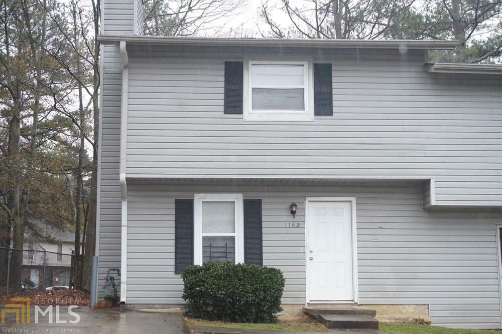 Property Photo: 1162 NW Oak Villa Court GA 30012