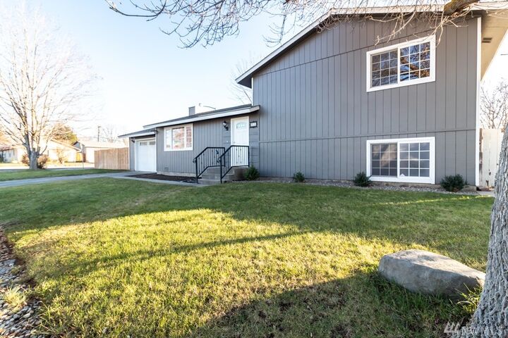 Property Photo: 315 Sharon Ave E WA 98837