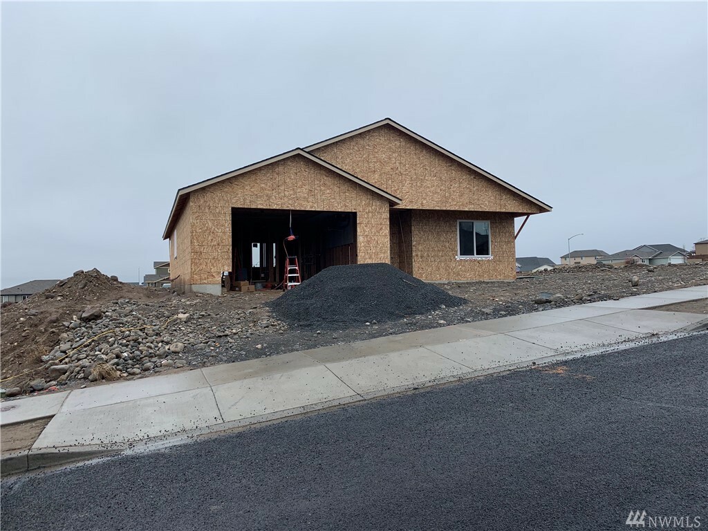 1333 W Bonneville St  Moses Lake WA 98837 photo