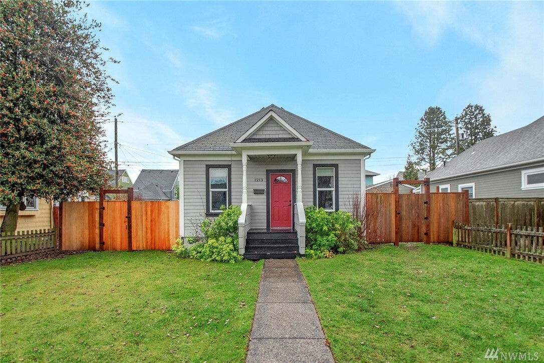 Property Photo:  1213 N Fife St  WA 98406 