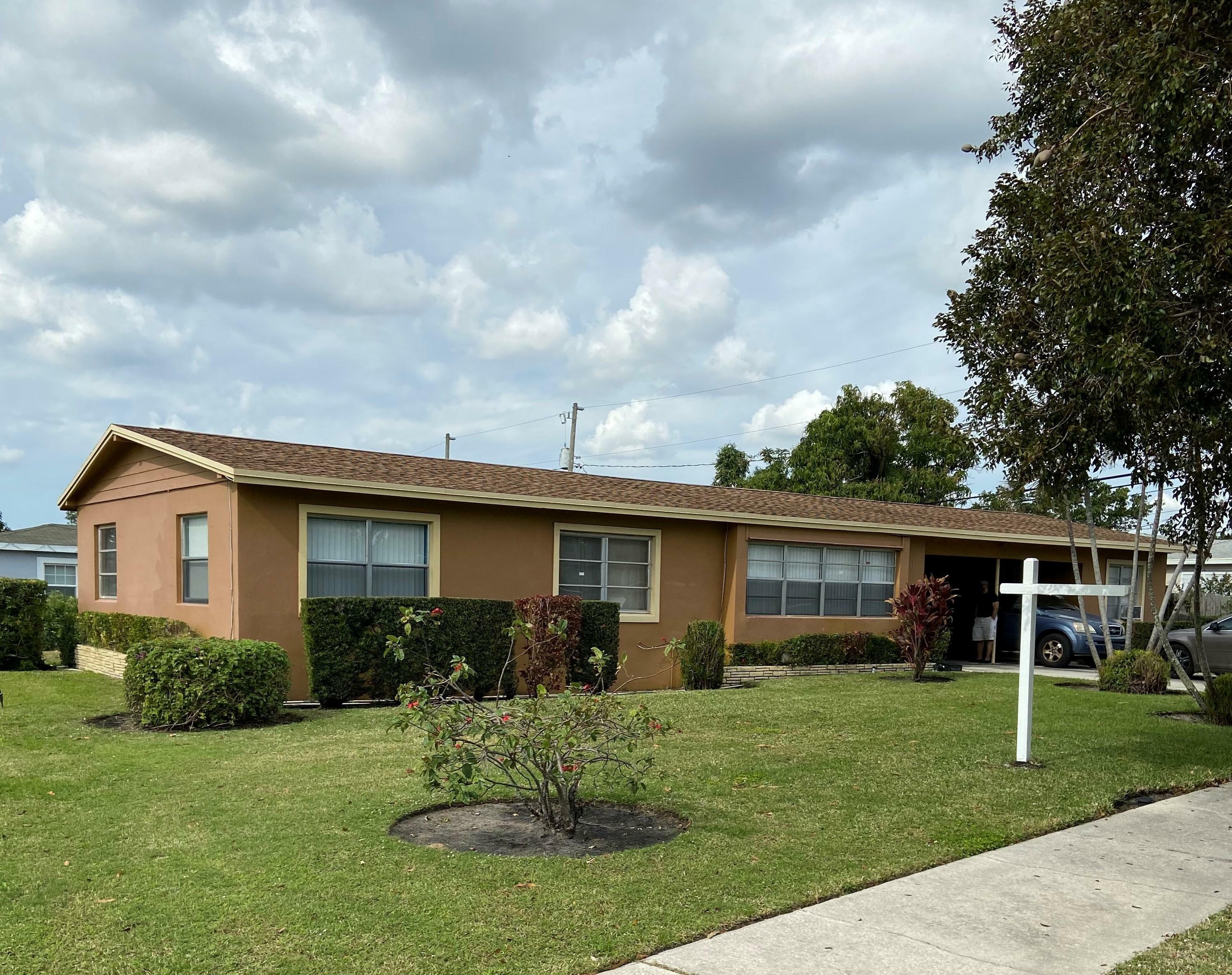 Property Photo: 4401 N Terrace Drive FL 33407
