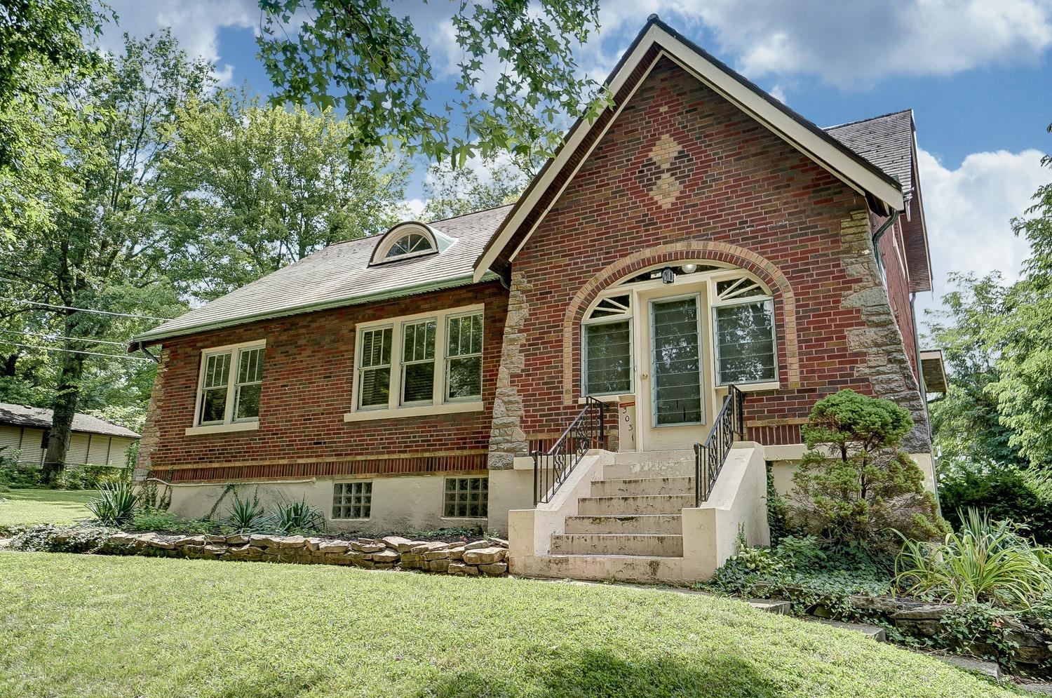Property Photo: 3031 Penrose Pl OH 45211