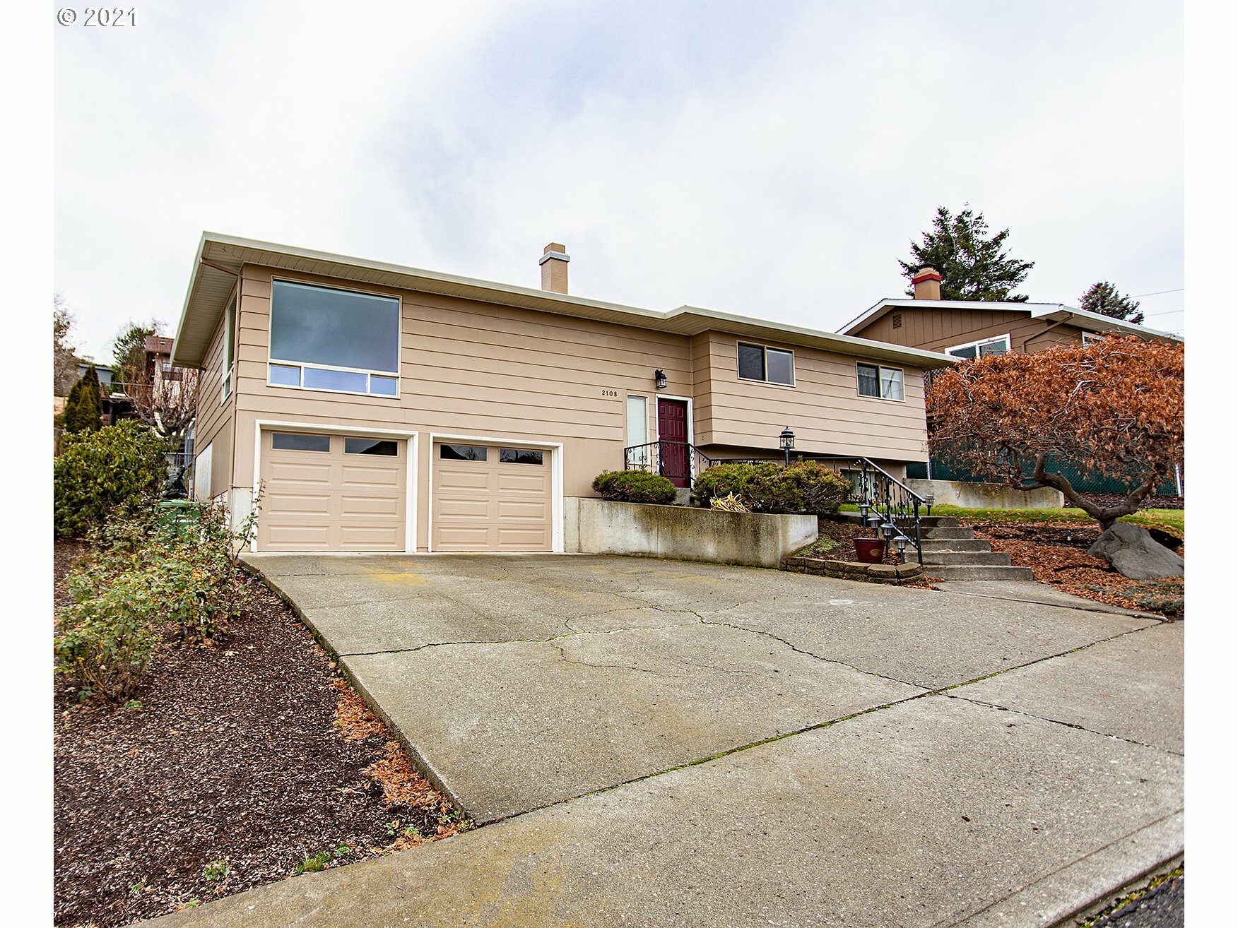 Property Photo:  2108 View Ct  OR 97058 