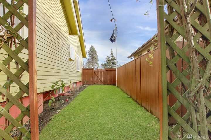 Property Photo:  3306 E Middle Rd  WA 98404 