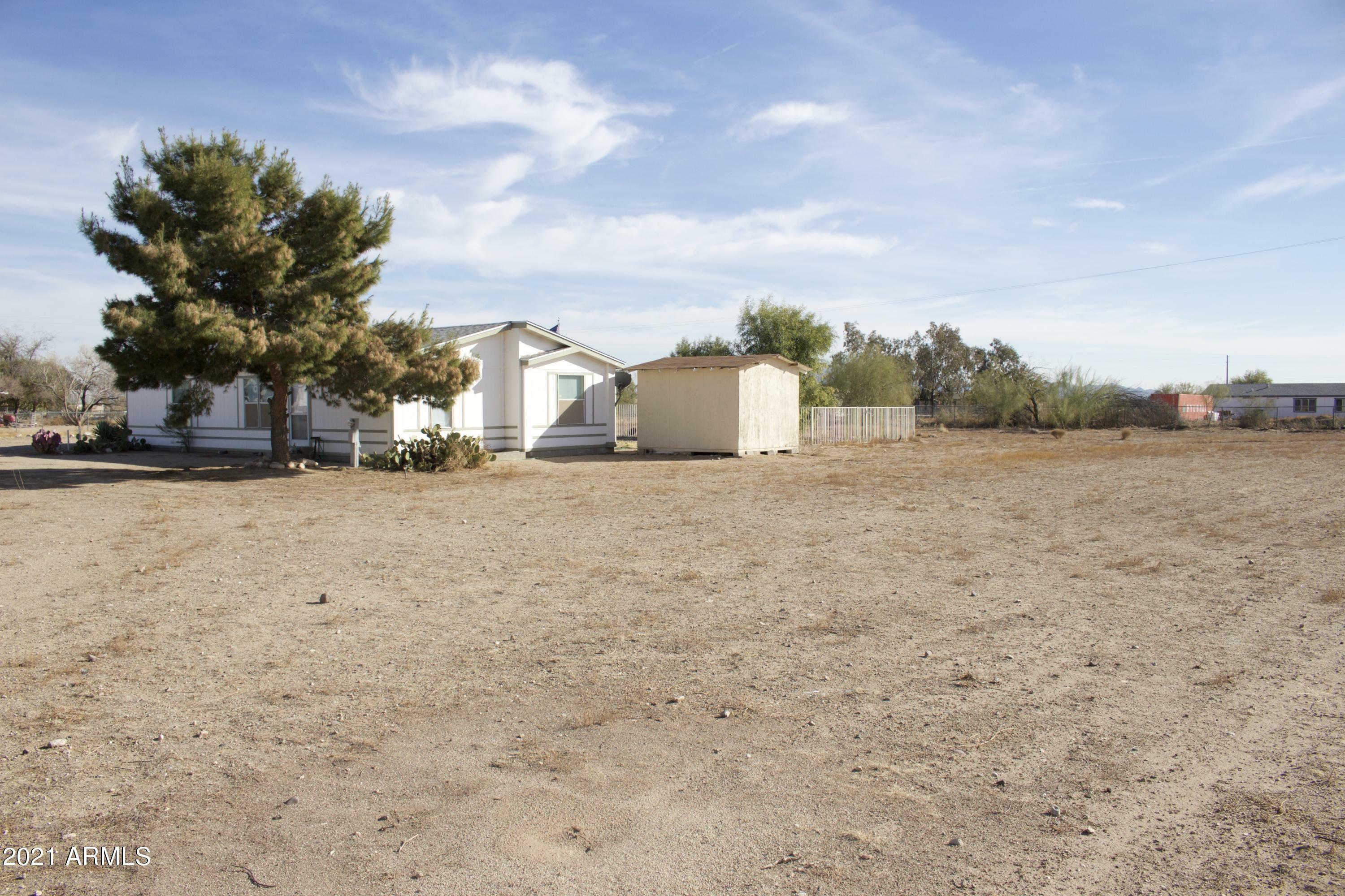 Property Photo:  18401 W Moreland Street  AZ 85338 