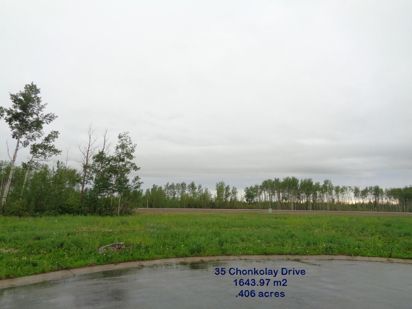 Property Photo: 35 Chonkolay Drive AB T0H 1Z0
