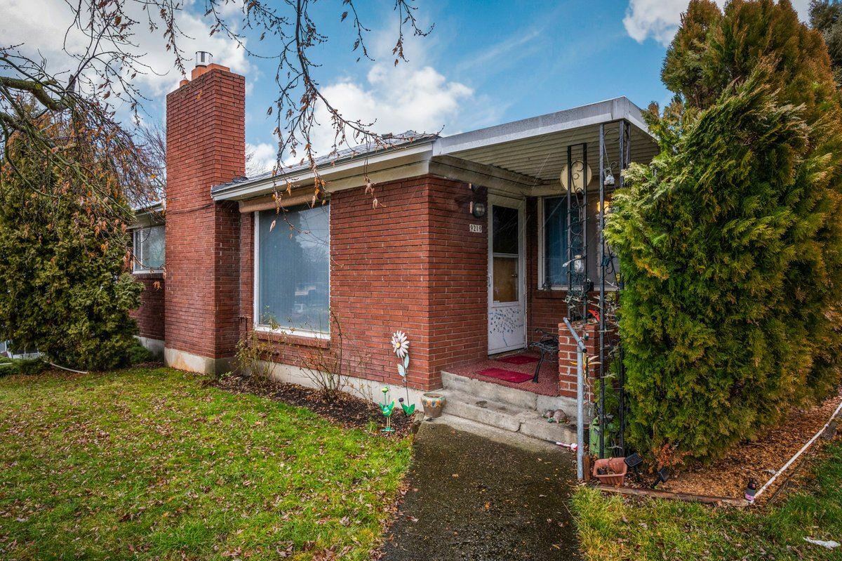 Property Photo: 9219 E Cataldo Ave WA 99206