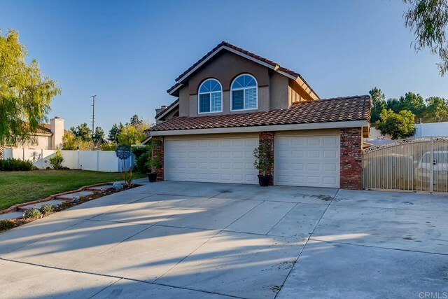 Property Photo:  483 Peachwood Place  CA 92506 