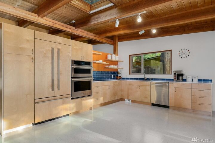 Property Photo:  17886 W Spring Lake Dr SE  WA 98058 