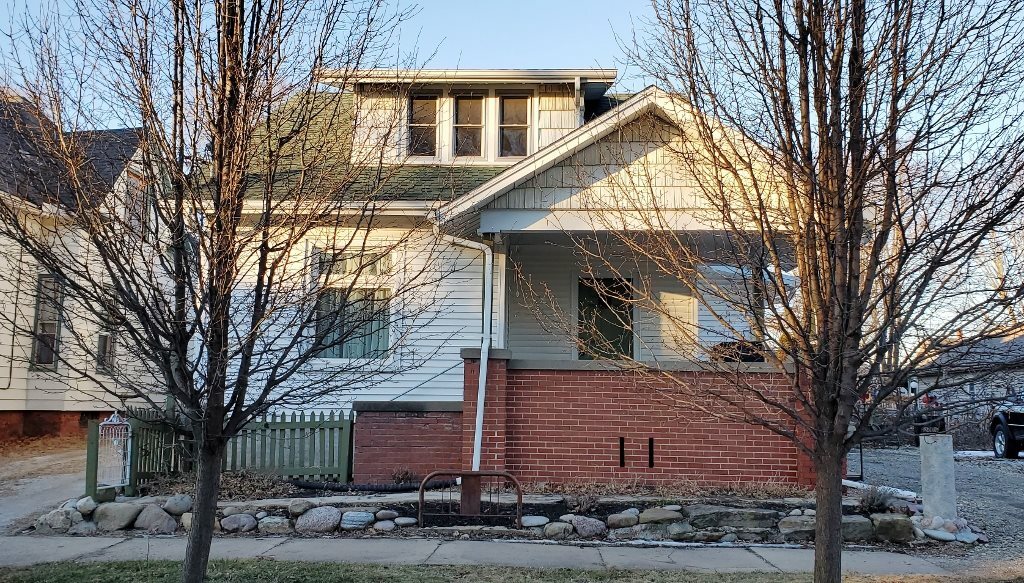 Property Photo:  163 W Spruce  IL 61520 