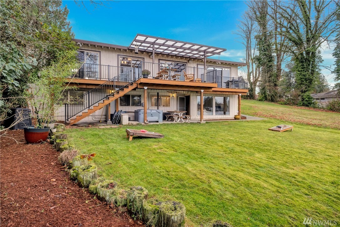 Property Photo:  3905 Shelby Rd  WA 98087 