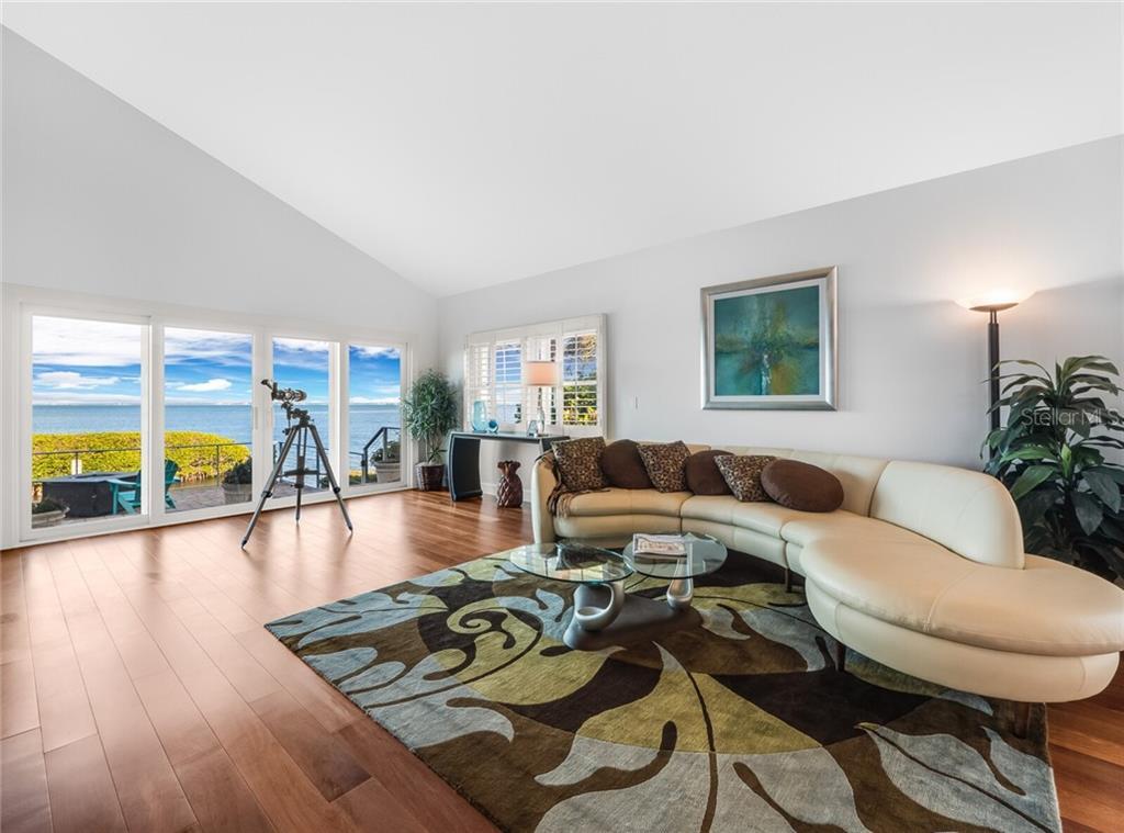 Property Photo: 2282 Harbour Court Drive FL 34228