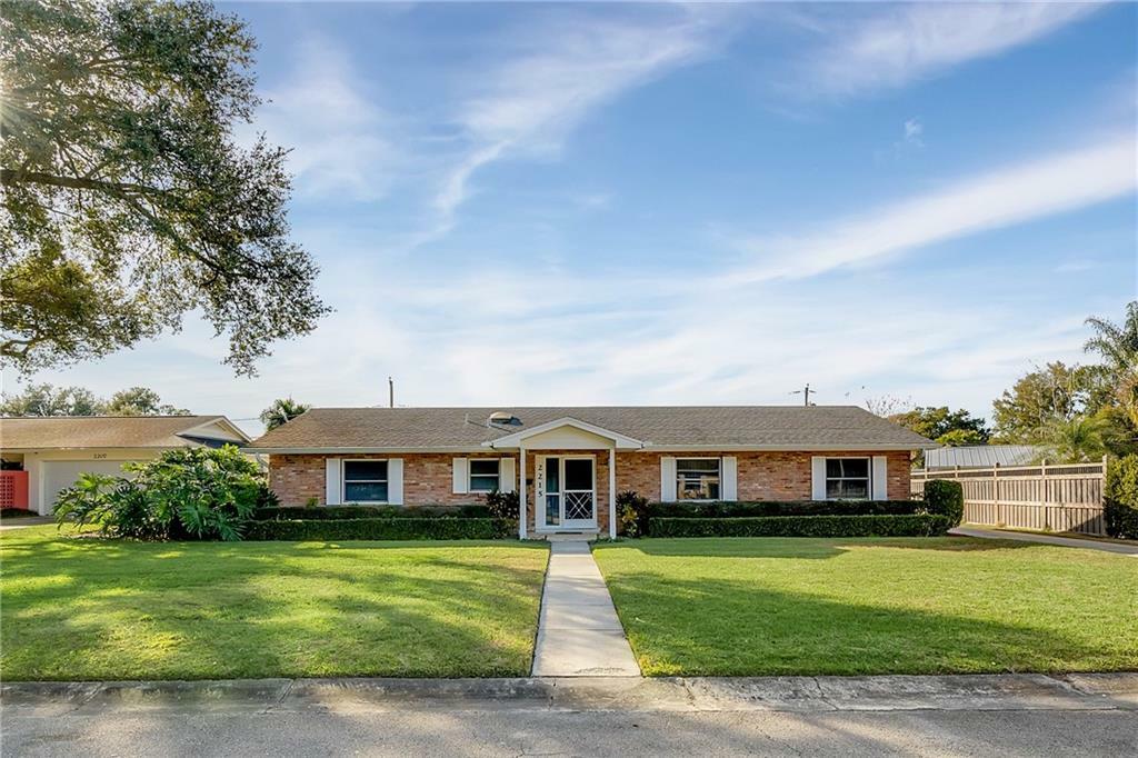 Property Photo:  2215 Bradford Court  FL 32806 