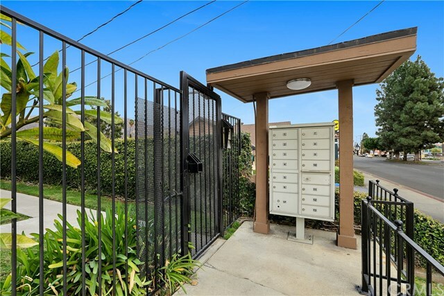 Property Photo:  1047 E Huntington Drive A  CA 91016 