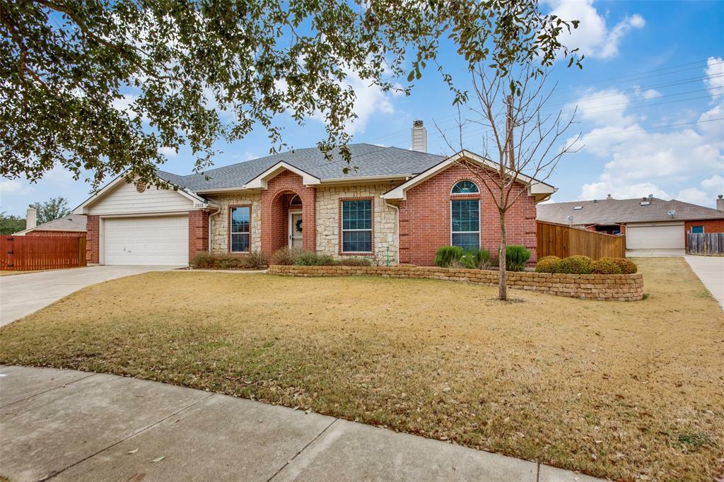 Property Photo:  3915 Tristan Court  TX 76208 