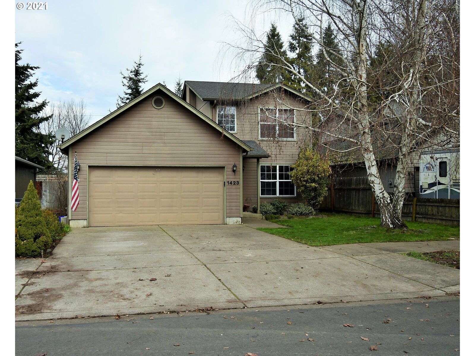 Property Photo: 1423 Skipper Ave OR 97404