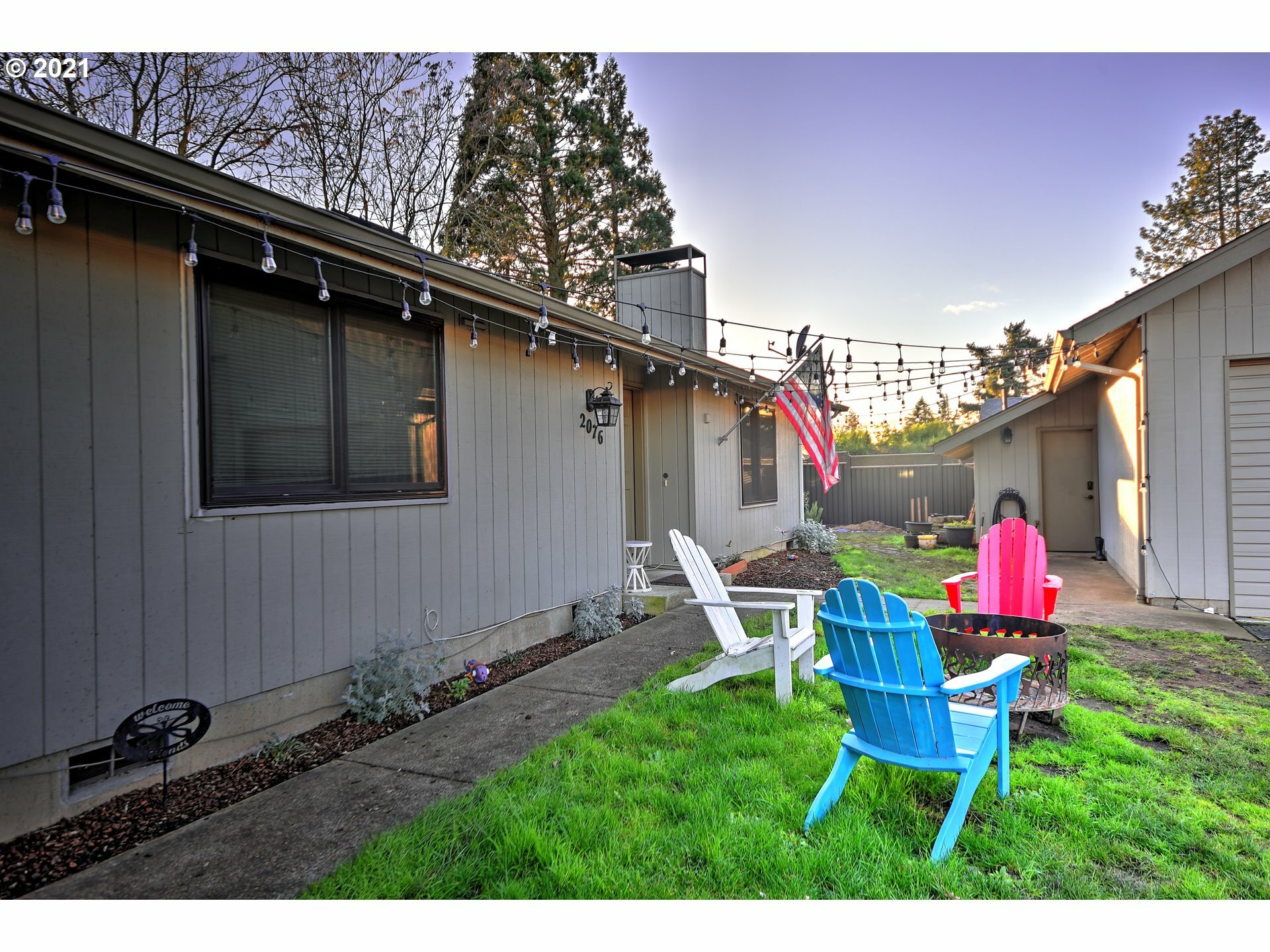 Property Photo:  2076 Elanco Ave  OR 97408 