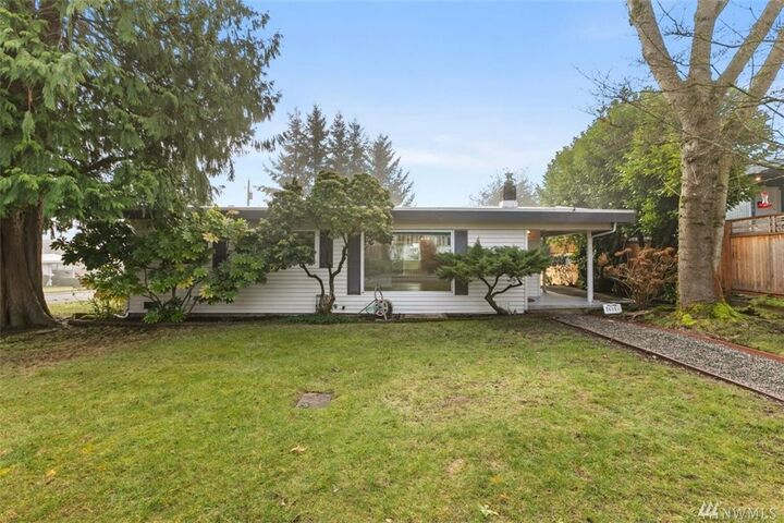 Property Photo:  2613 NE 6th Place  WA 98056 