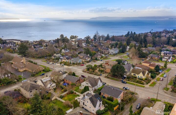 Property Photo: 1814 28th Ave W WA 98199