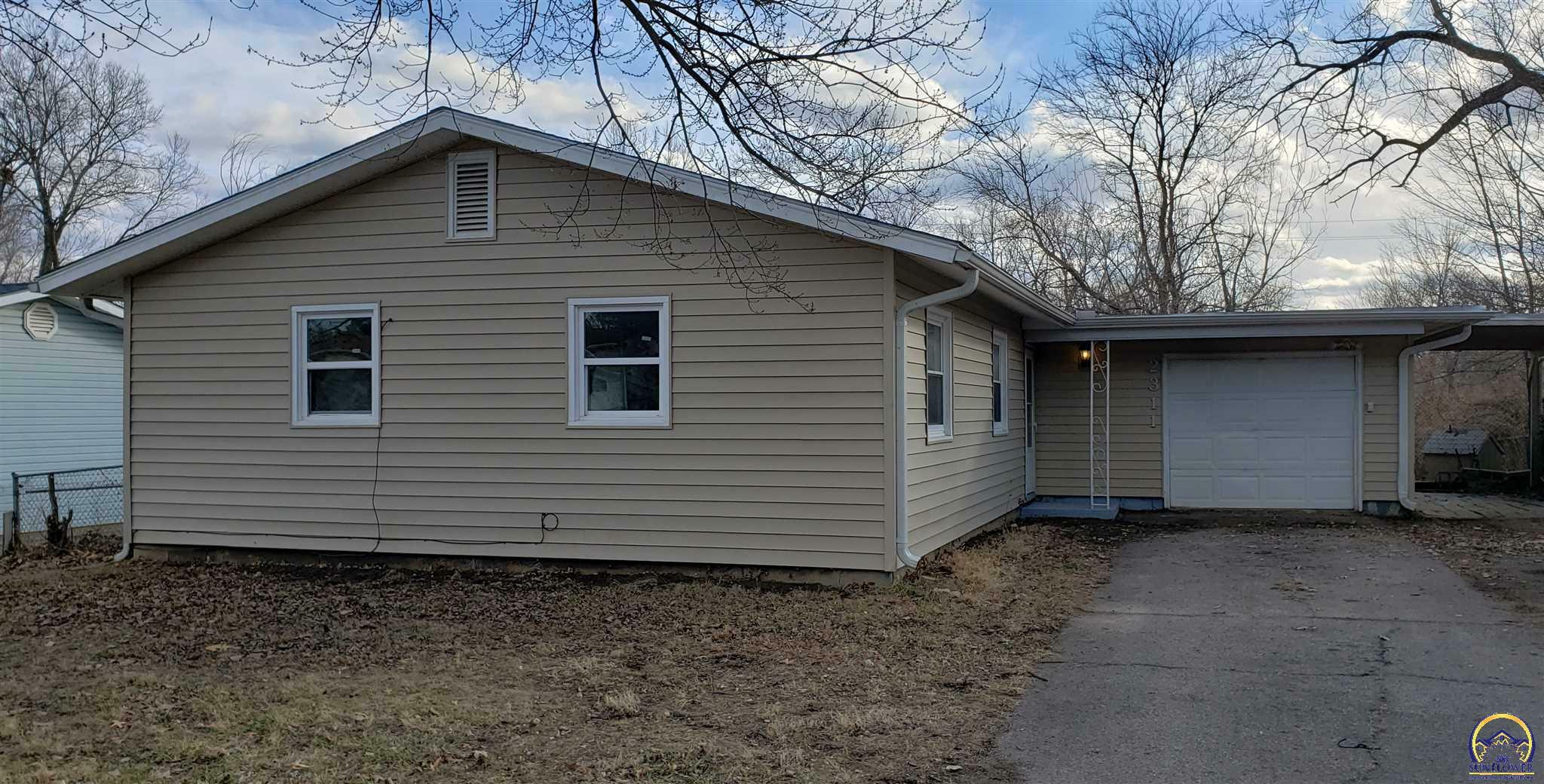 Property Photo:  2311 SE 21st St  KS 66607 