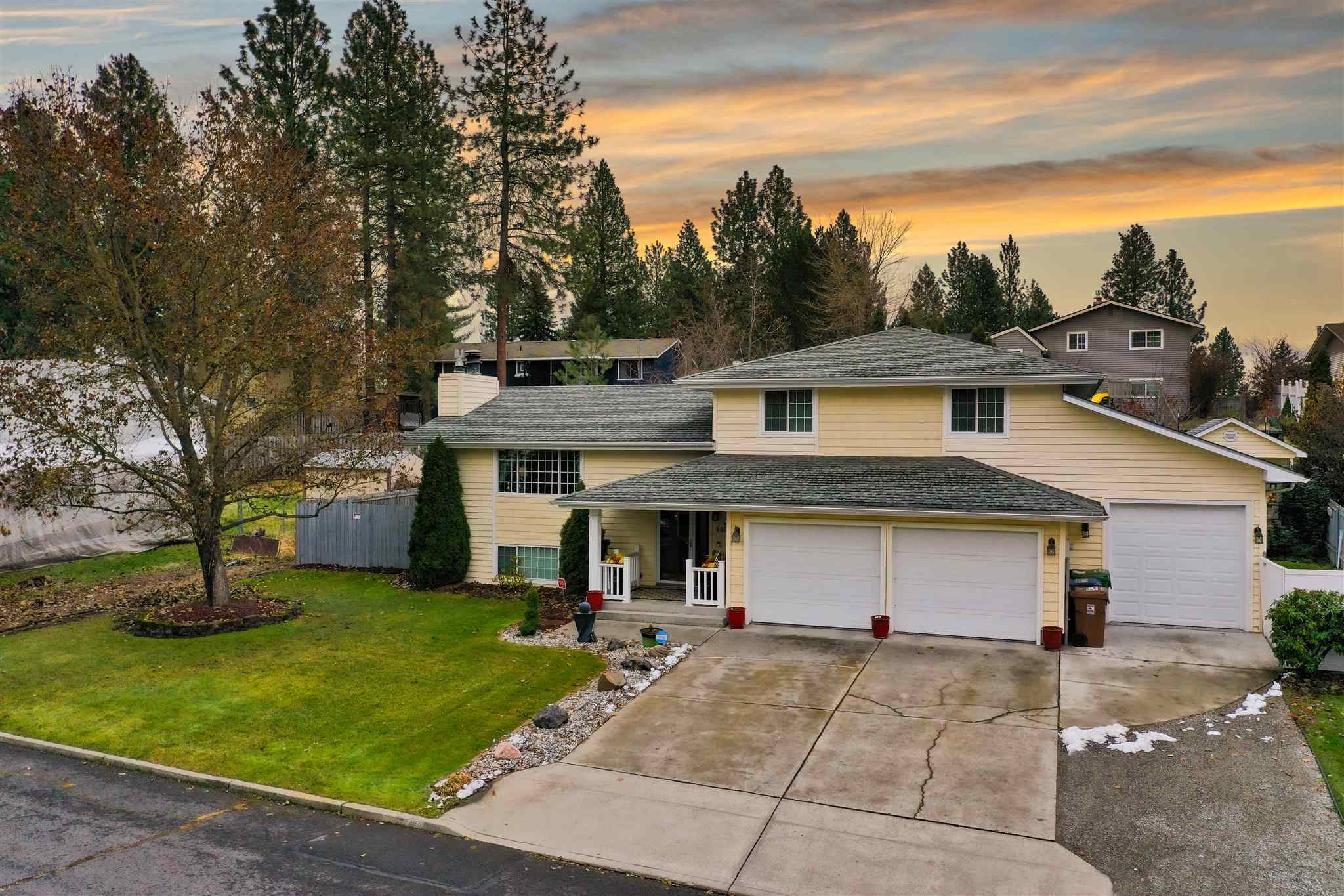 Property Photo:  402 E Saint Thomas Moore Way  WA 99208 