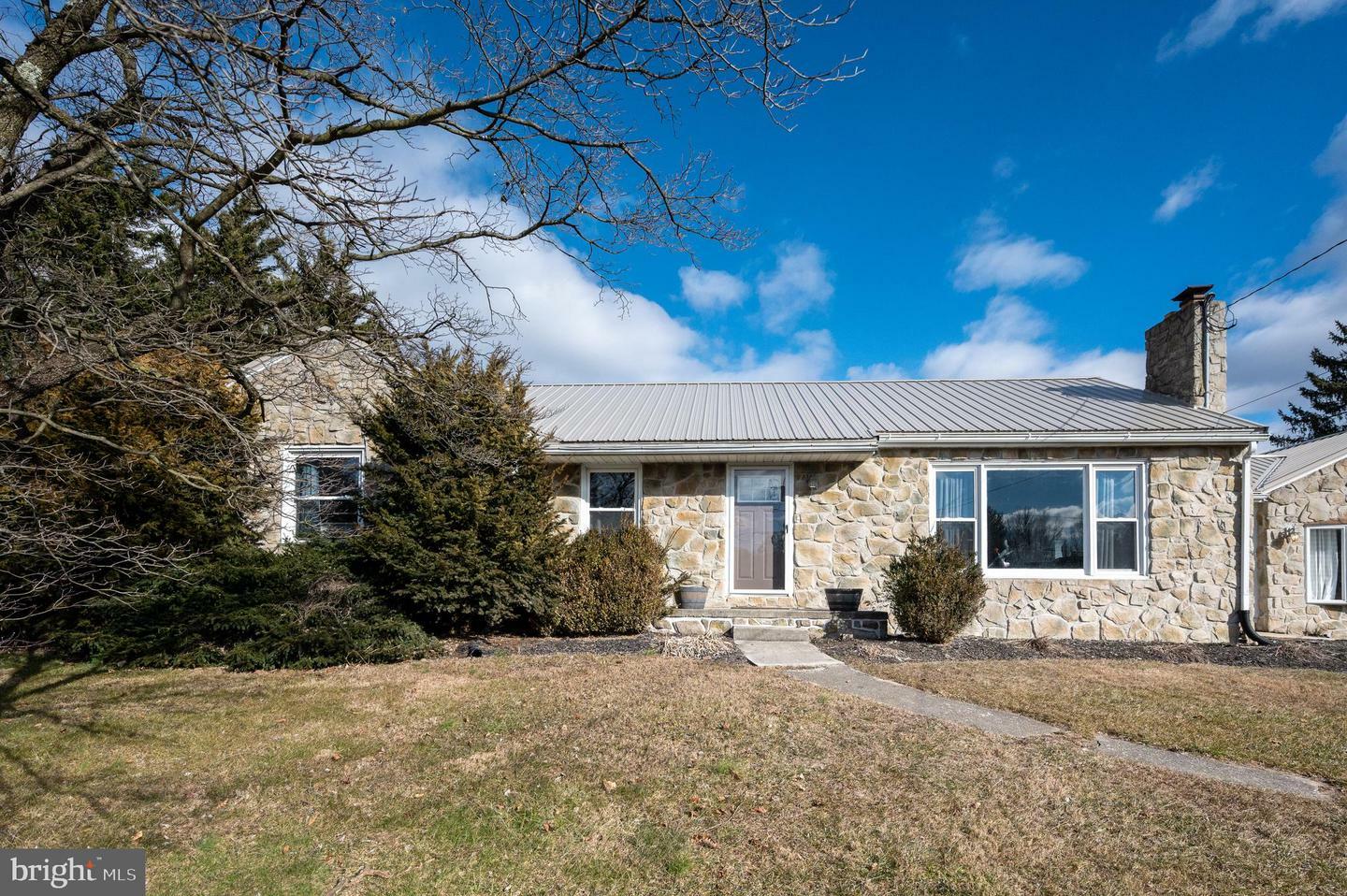 Property Photo:  1225 Roth Church Road  PA 17362 