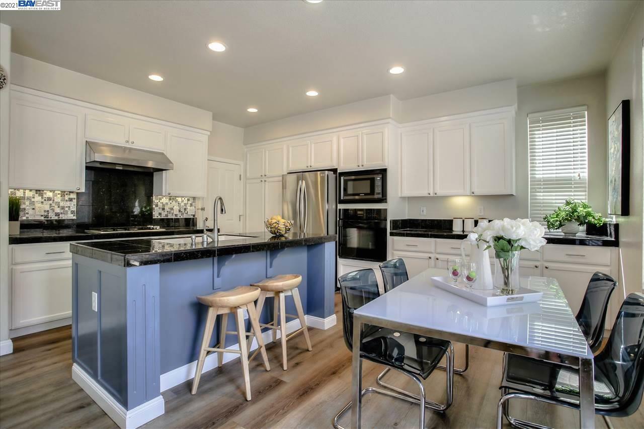 Property Photo: 183 Douglas Ct CA 95035