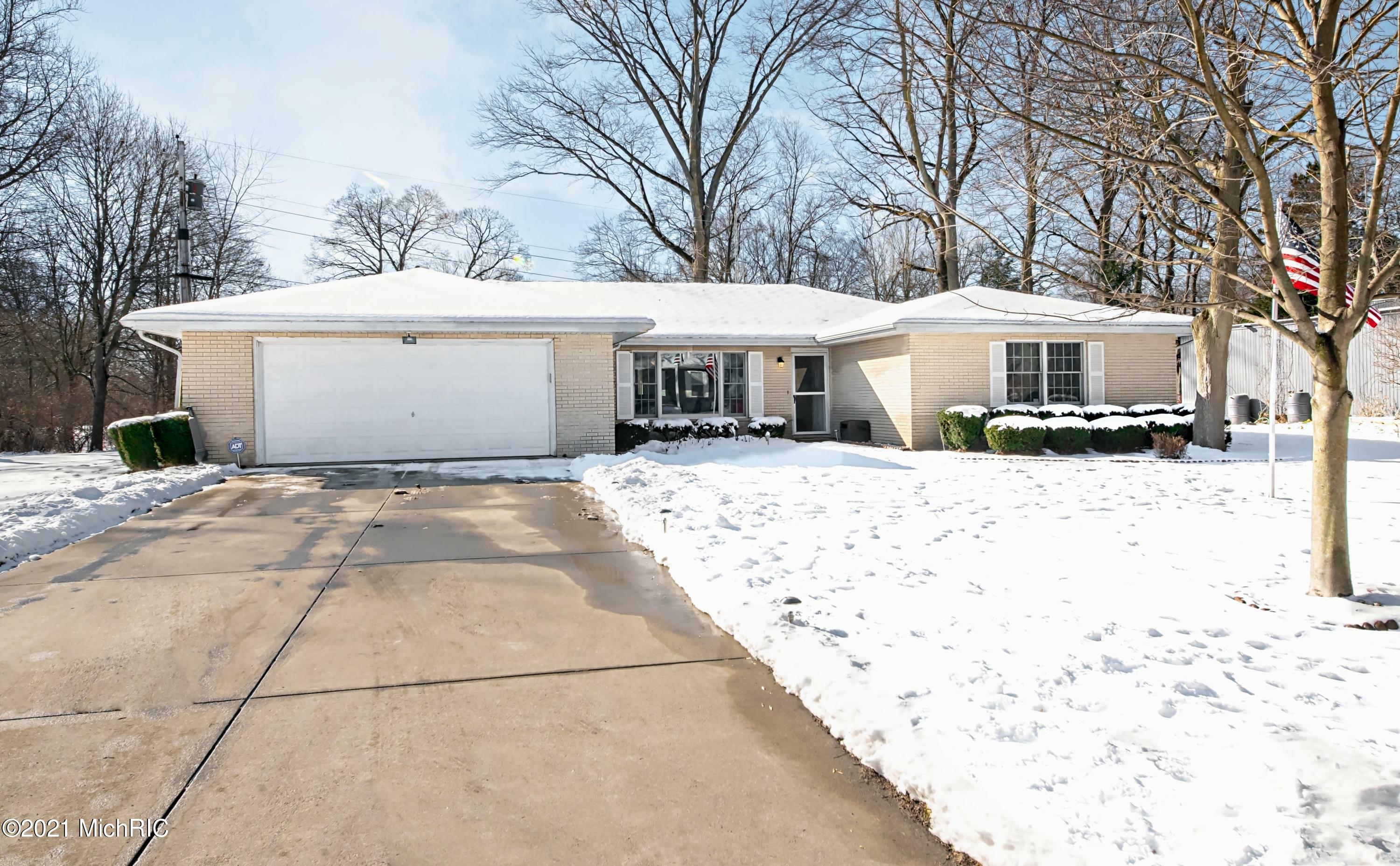 Property Photo:  1600 Park Drive  MI 49022 