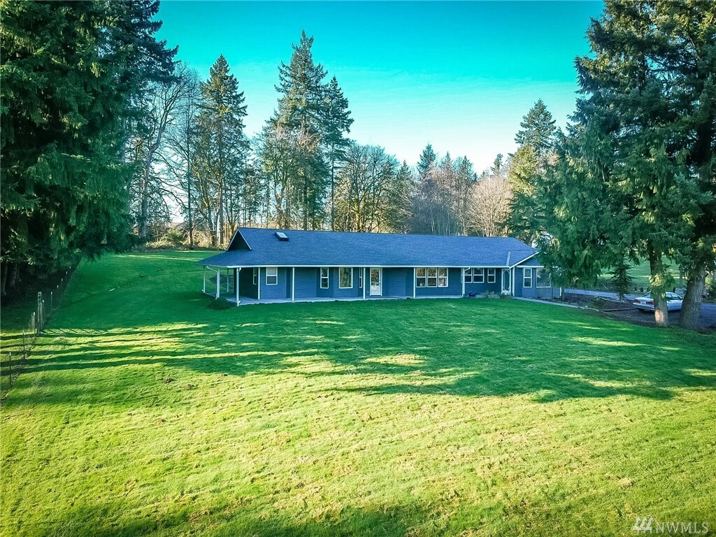 Property Photo:  2200 Lake Ave  WA 98290 