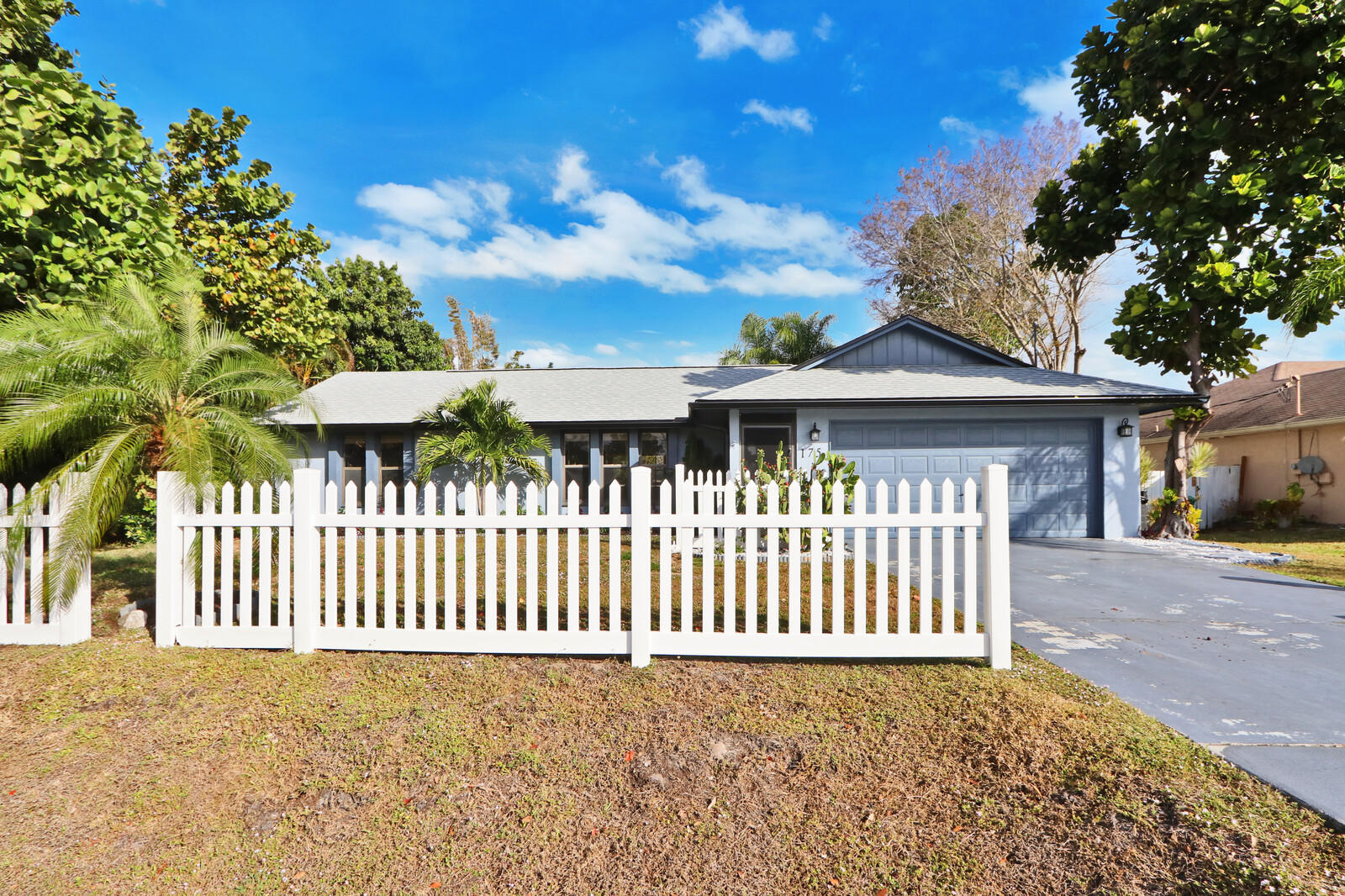 Property Photo: 175 SW Oakridge Drive FL 34984