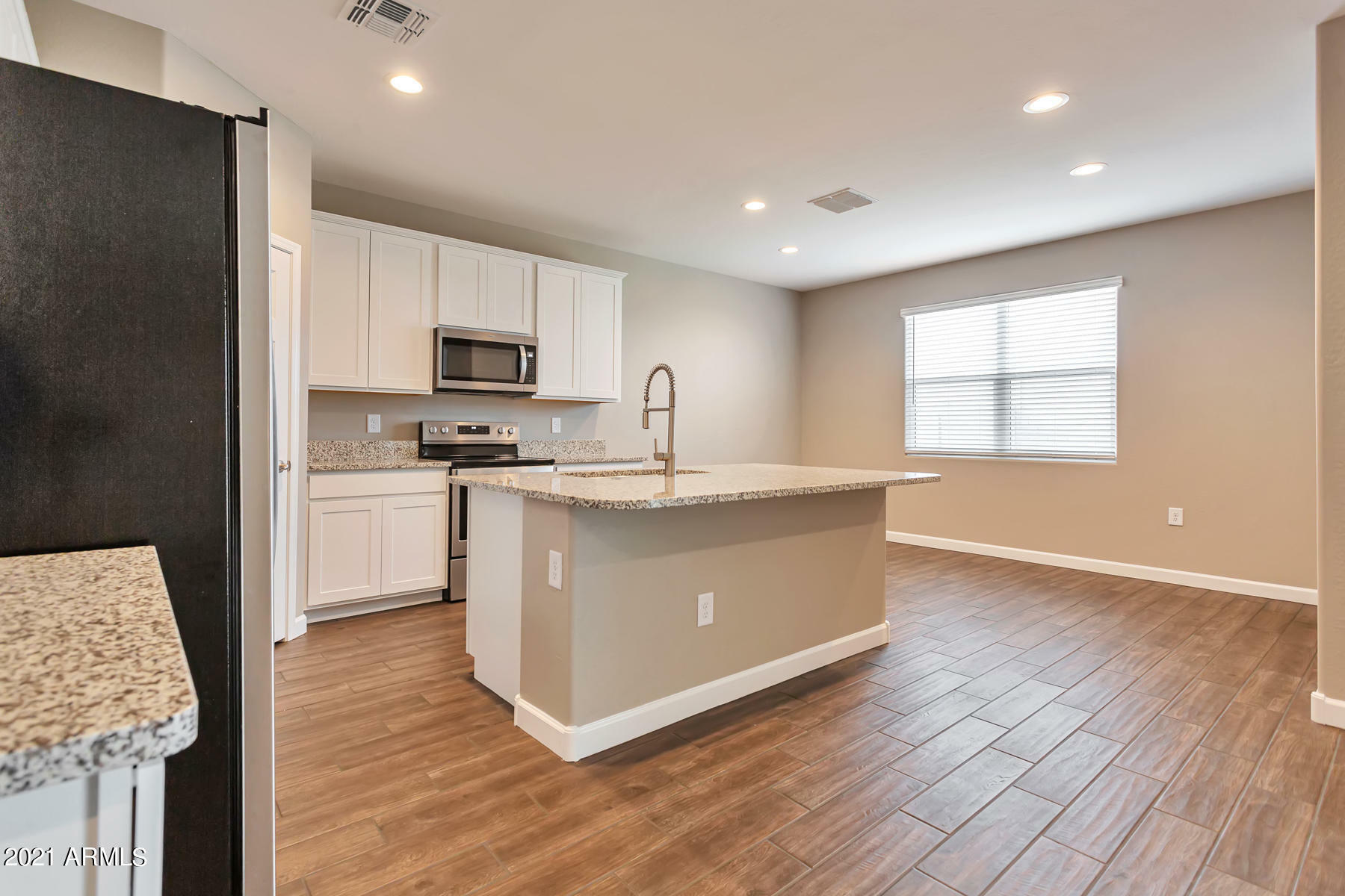 Property Photo: 19026 W Morning Glory Drive AZ 85326